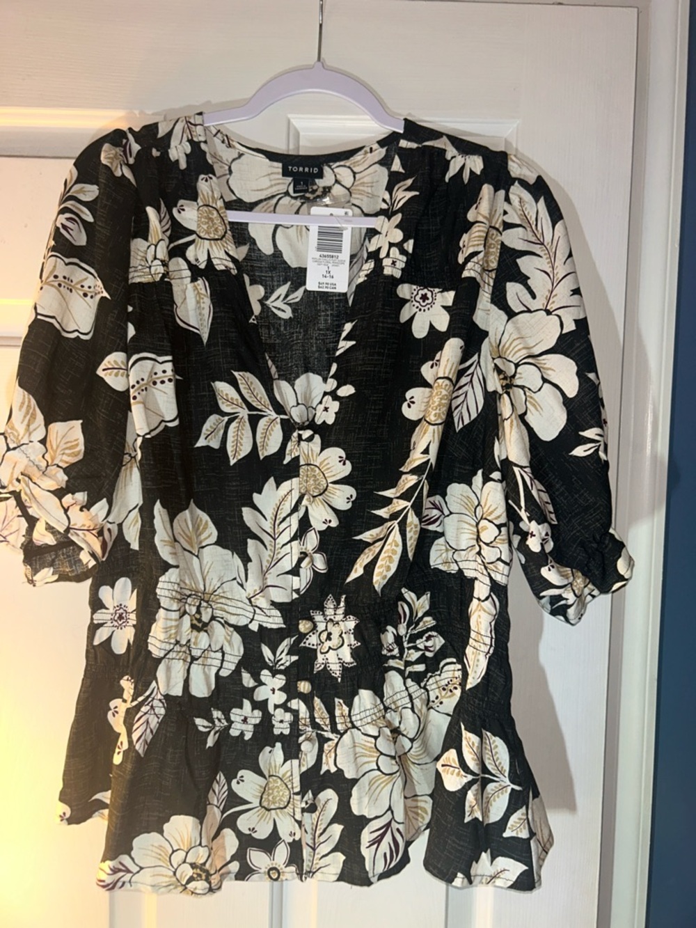 torrid Black Ivory Floral V-Neck Peplum Blouse, Torrid size 1